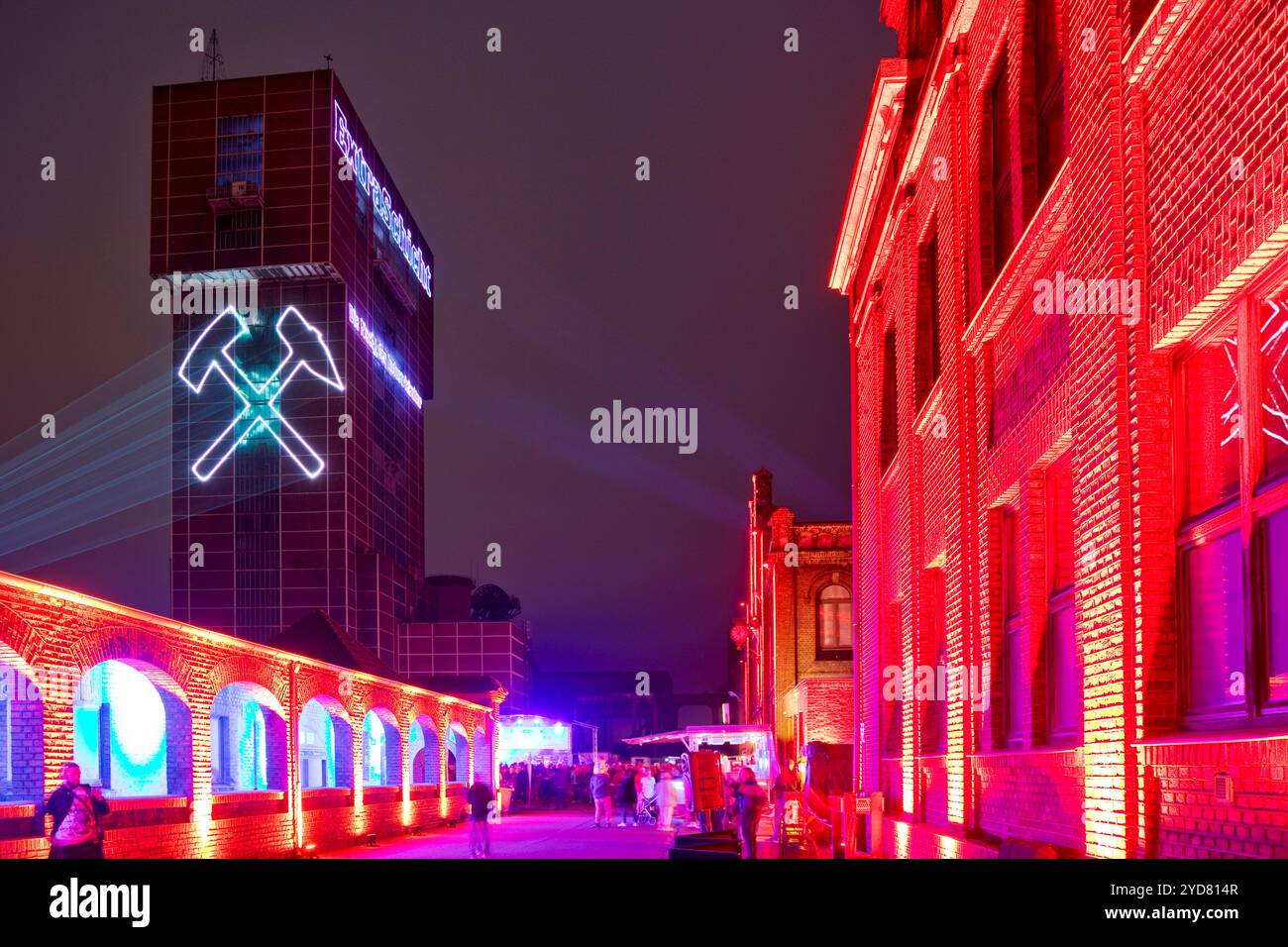 Teste di martello illuminate della miniera Heinrich Robert allo strato extra, Bergwerk Ost, Hamm, Ger Foto Stock