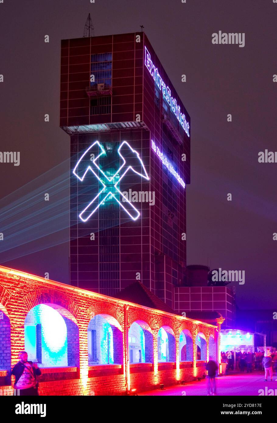 Teste di martello illuminate della miniera Heinrich Robert allo strato extra, Bergwerk Ost, Hamm, Ger Foto Stock