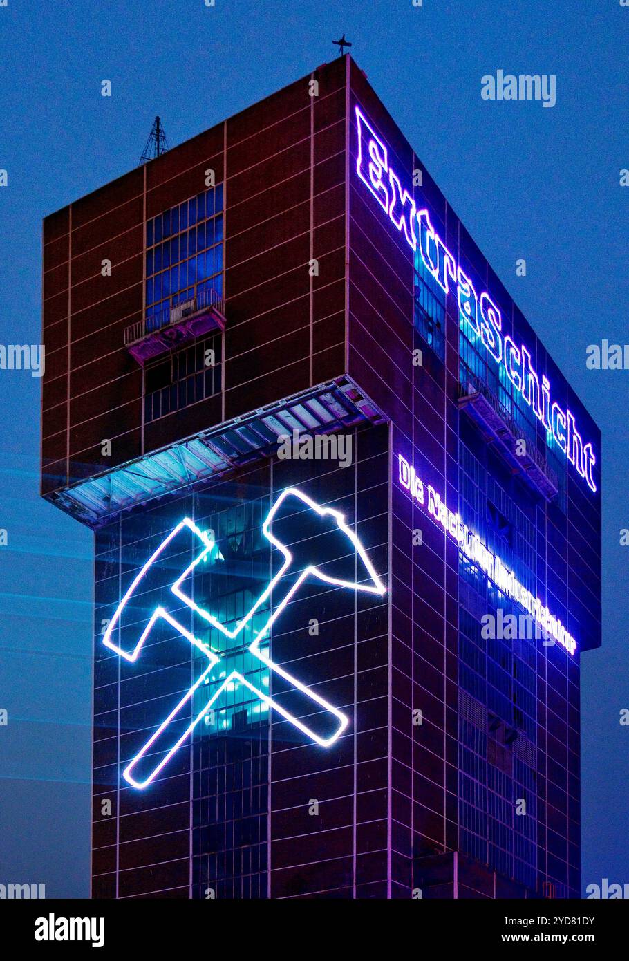 Teste di martello illuminate della miniera Heinrich Robert allo strato extra, Bergwerk Ost, Hamm, Ger Foto Stock