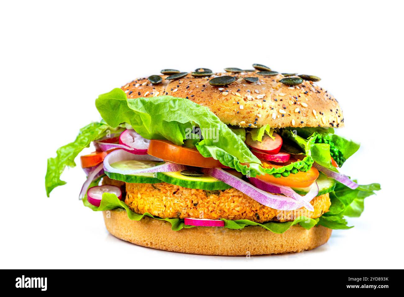 Hamburger vegetariano composto da diversi cibi su sfondo bianco. Foto Stock