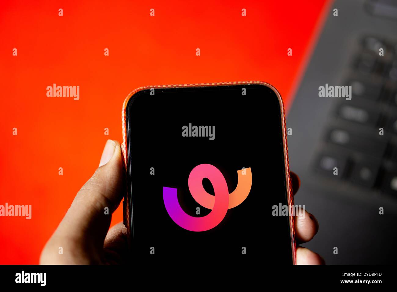 Dacca, Bangladesh - 23 giugno 2024: Il logo Whee viene visualizzato sullo smartphone. Whee è una nuova app social di proprietà di ByteDance ( TikTok Pte Foto Stock