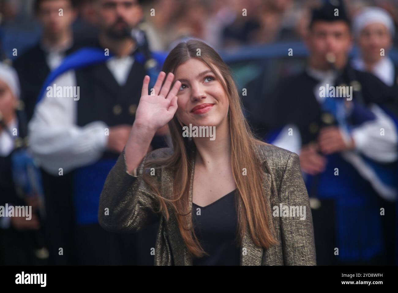 Oviedo, Spagna, 25 ottobre 2024: L'Infanta Sofia de Borbón saluta i presenti ai premi Princess of Asturias 2024, il 25 ottobre 2024, al Teatro Campoamor di Oviedo, Spagna. Crediti: Alberto Brevers / Alamy Live News. Foto Stock