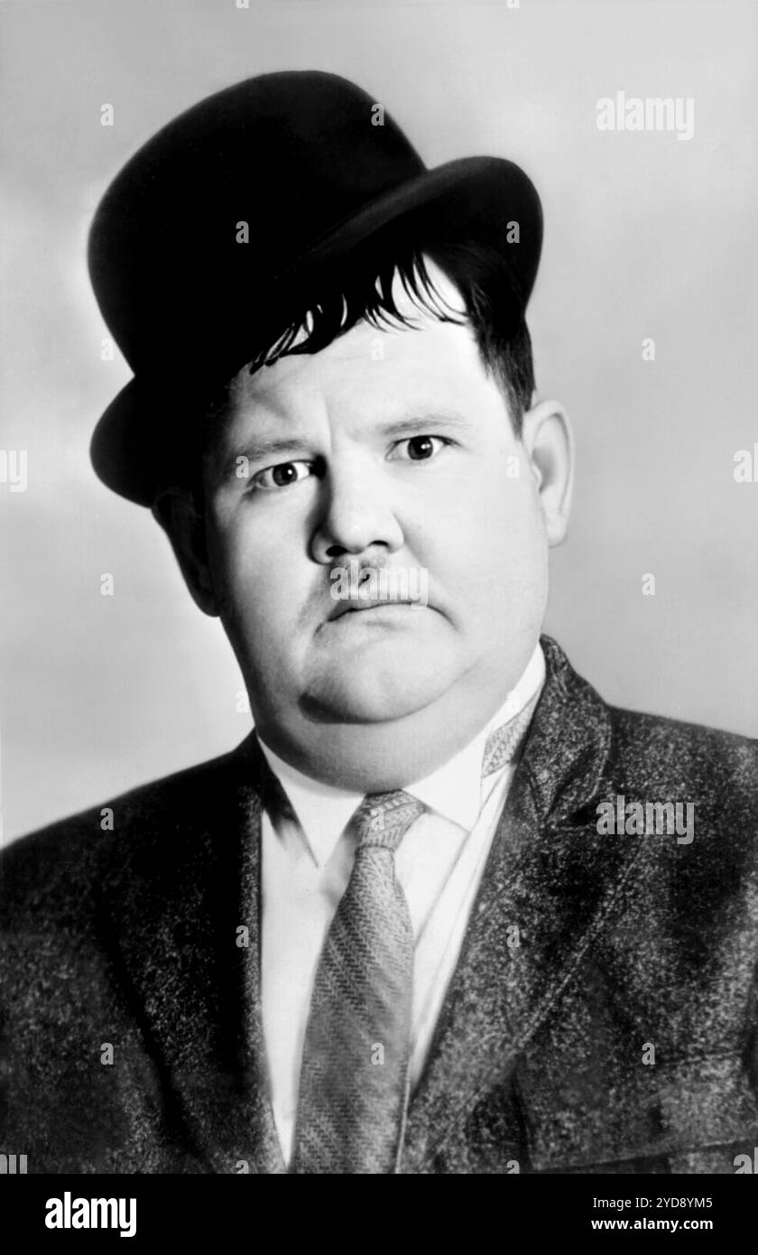 1930 c. , USA : l'attore statunitense del cinema muto OLIVER HARDY ( 1892 - 1957 ). Fotografo sconosciuto . - CINEMA MUTO - CINEMA MUTO - ritratto - ritratto - attore - comico - comico - strano e OLLIO - ANNI TRENTA - 1930 - 30 - '30 - cappello Derby - cappello a bombetta - cravatta - colletto - colletto - STORIA - FOTO STORICHE -- ARCHIVIO GBB Foto Stock