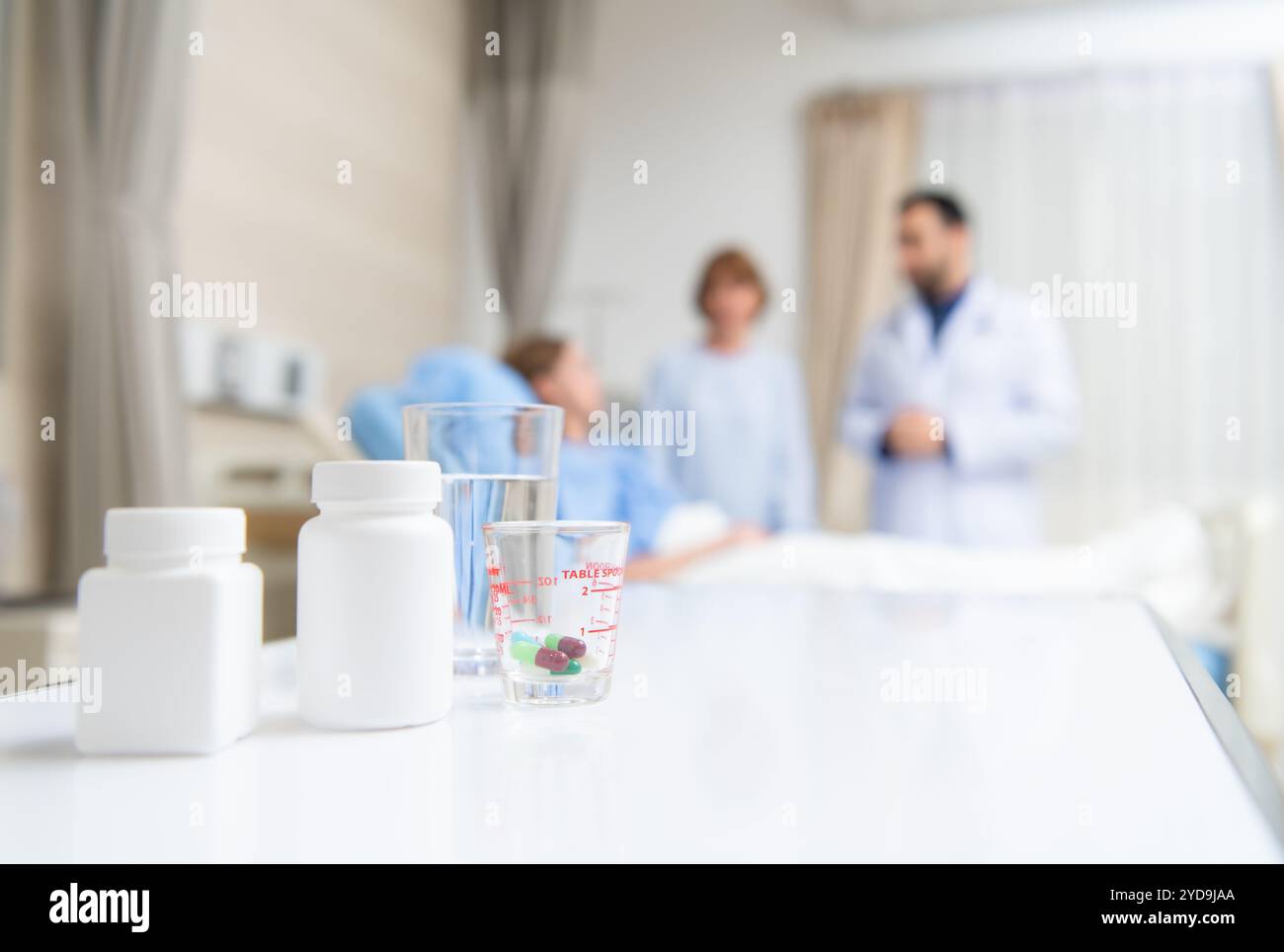 Quando un paziente aveva bisogno di essere ricoverato in ospedale, il medico ha dato loro la medicina. Prima di andare a letto Foto Stock
