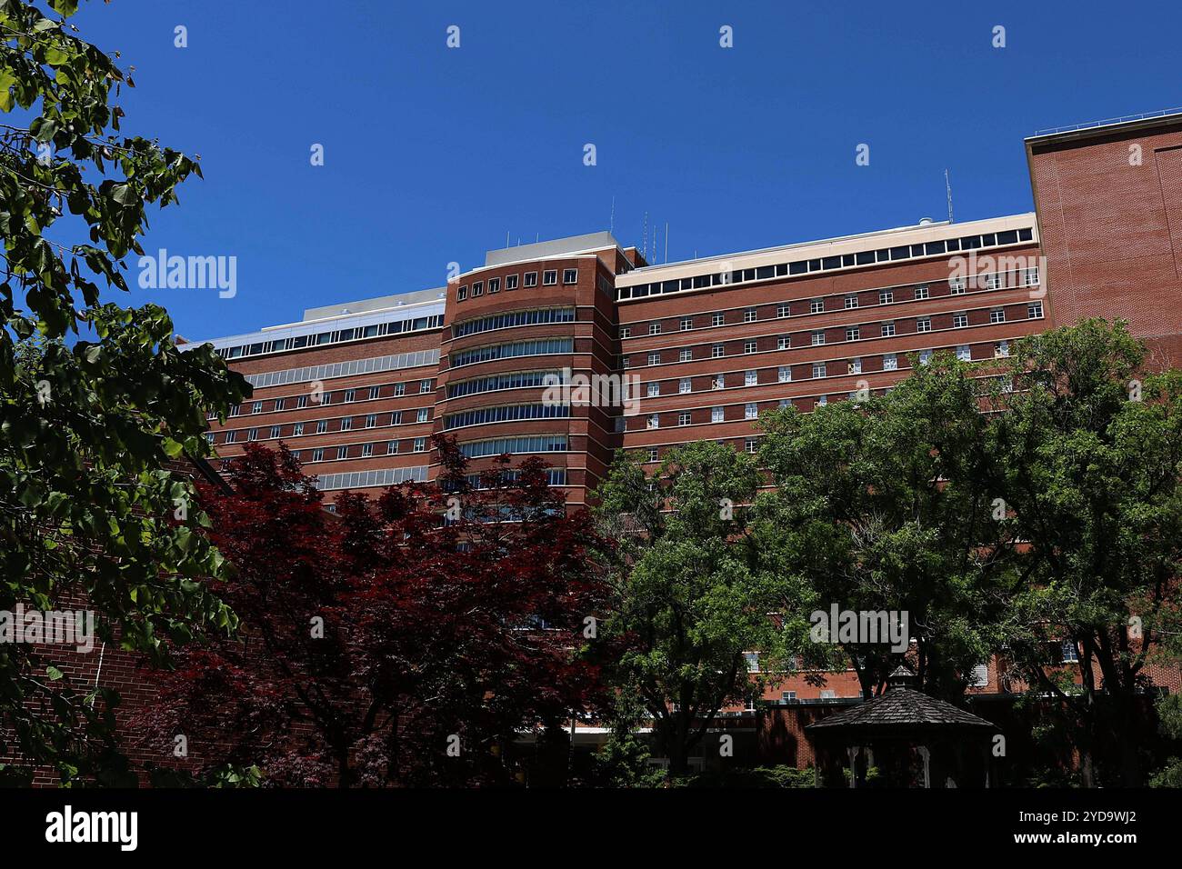 NIH Clinical Center lato sud. Centro clinico NIH 016867_422 Foto Stock