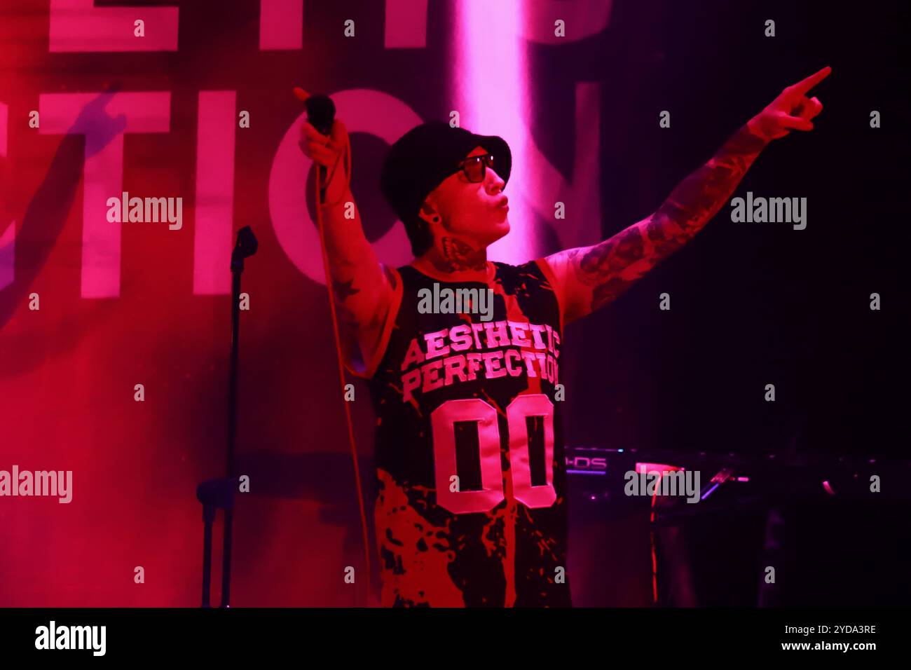 24 ottobre 2024, città del Messico, Ciudad de Mexico, Messico: Daniel Graves cantante della band electro Goth Pop americana-austriaca Aesthetic Perfection si esibisce sul palco come parte del Fall Goth Tour 2024 al San Rafael Forum. Il 24 ottobre 2024 a città del Messico, Messico. (Credit Image: © Carlos Santiago/eyepix via ZUMA Press Wire) SOLO PER USO EDITORIALE! Non per USO commerciale! Foto Stock