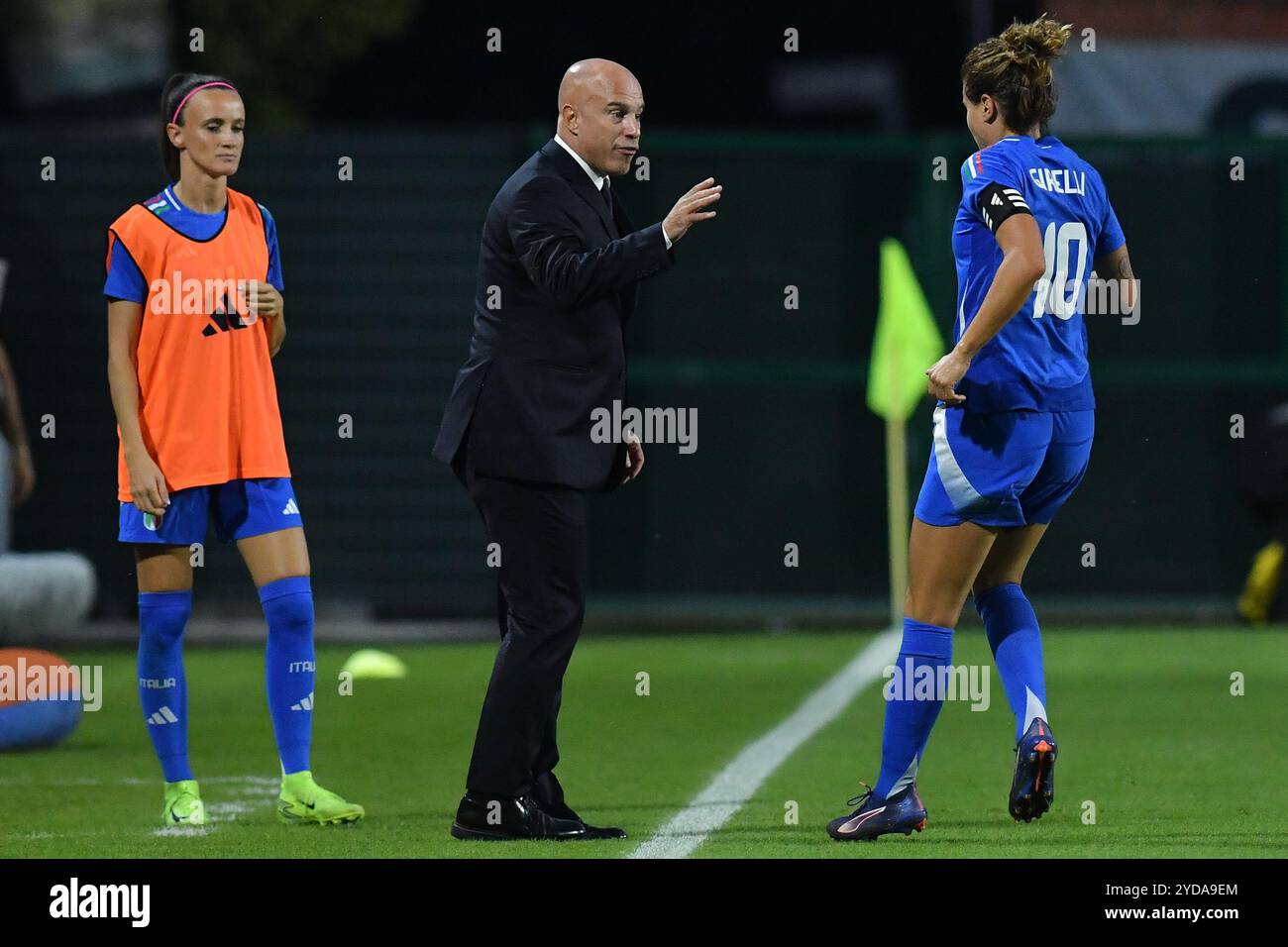 Roma, Lazio. 25 ottobre 2024. Allenatore Italia Andrea Soncin, reagisce, Cristiana Girelli dell'Italia durante l'amichevole Italia contro Malta allo stadio Fontana, Roma, 25 ottobre 2024 credito: massimo insabato/Alamy Live News Foto Stock