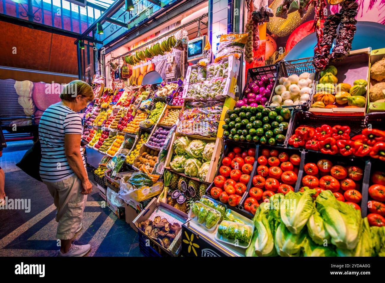 Mercato interno Mercado de Feria, Calle Feria, Siviglia, Andalusia, Spagna. Foto Stock