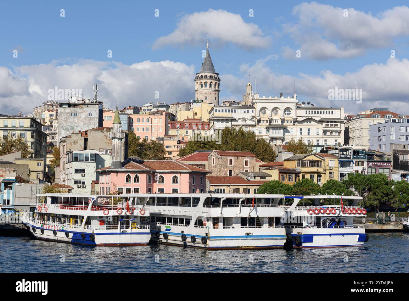 ISTANBUL, TURCHIA - 20 FEBBRAIO 2020: La Torre Galata è una torre medievale costruita in Venezia a Istanbul. Foto Stock
