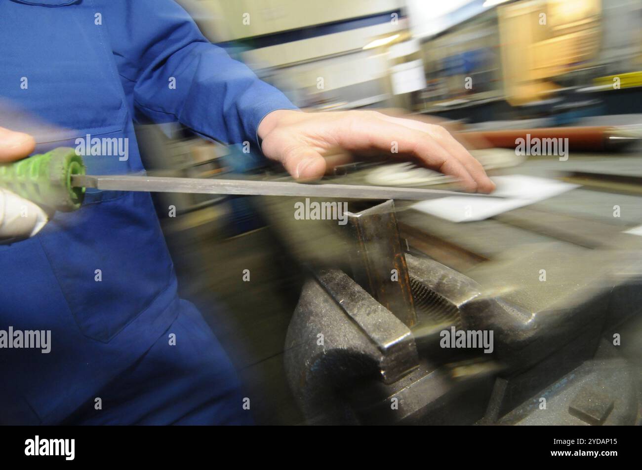 Lavorazione del metallo quando si lavora con il materiale Foto Stock