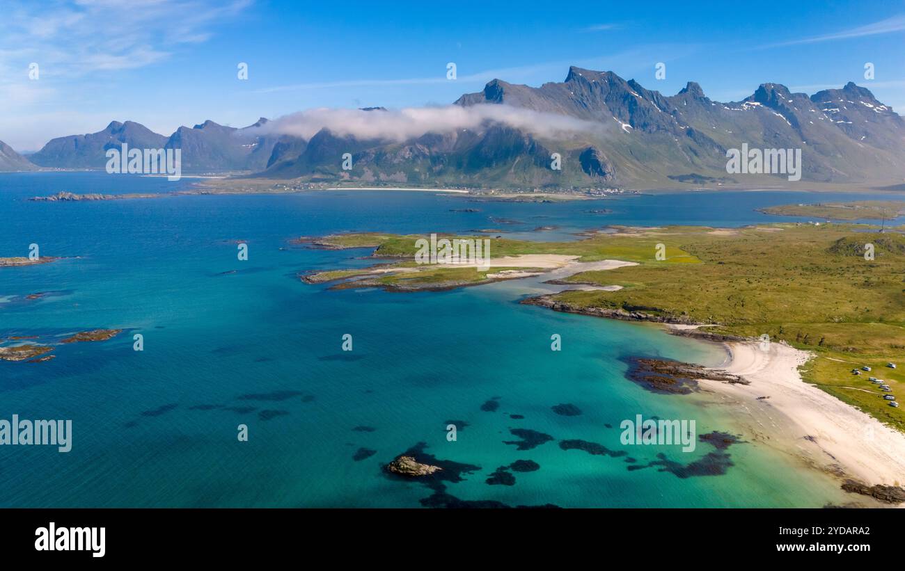 Servizi costieri nelle isole Lofoten norvegesi, Kolbeinsanden Beach, Lofoten Foto Stock