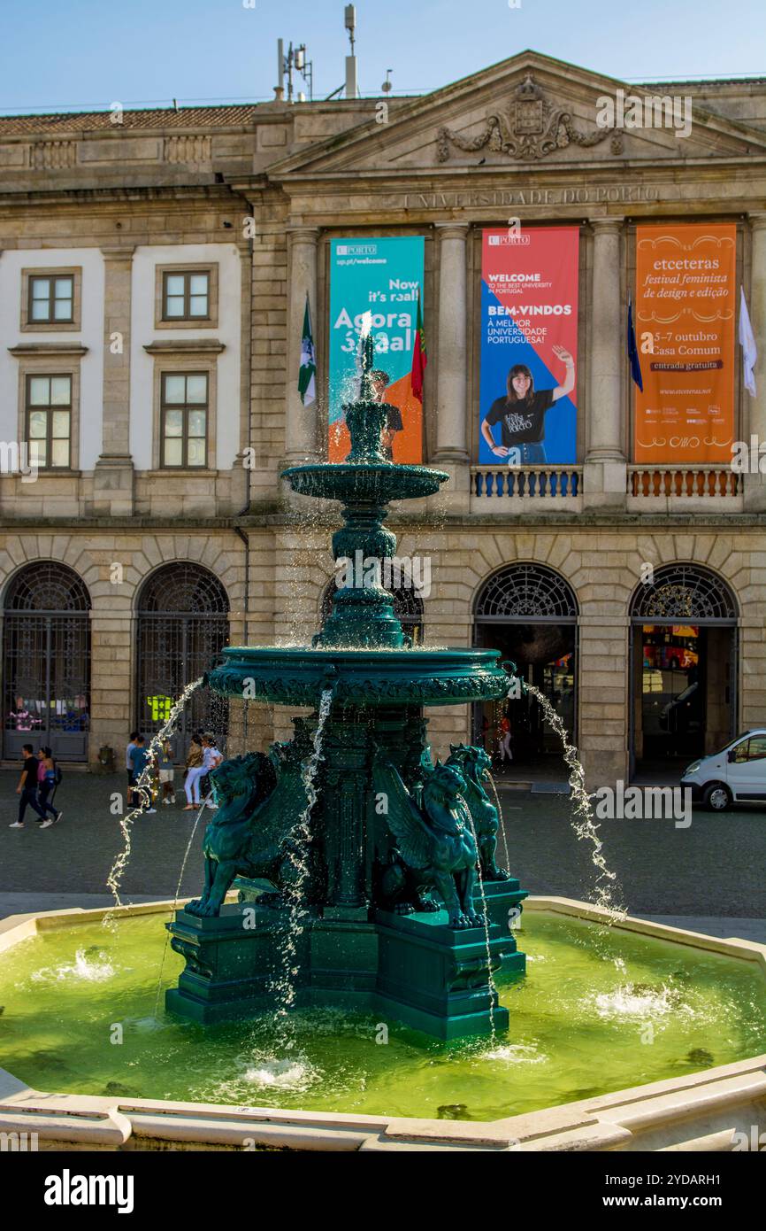 Fontana dei Leoni (fonte dos Leoes), Praca de Gomes, Porto, Portogallo. Foto Stock