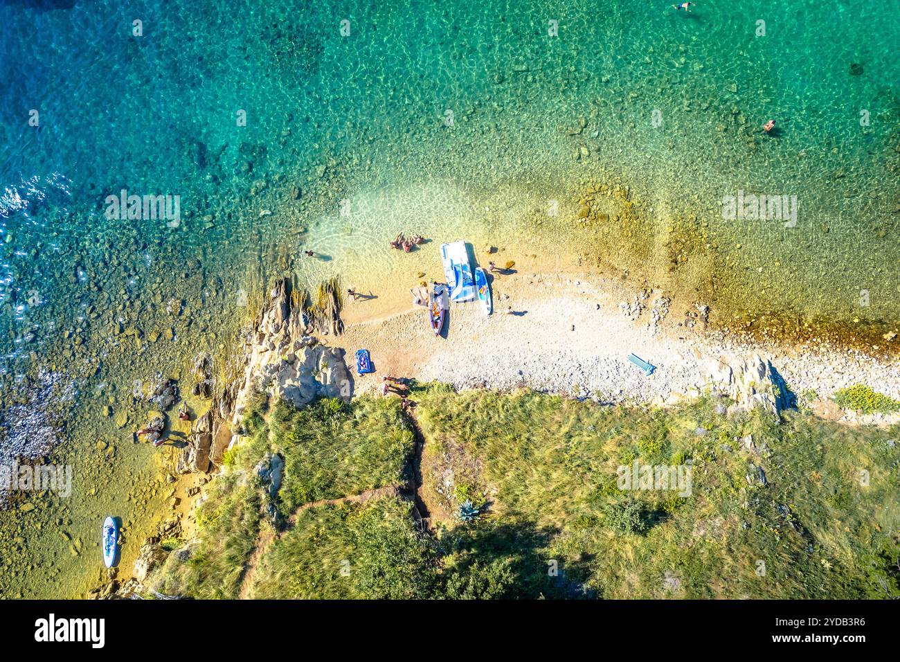 Spiaggia idilliaca sull'isola di Rab vista aerea Foto Stock