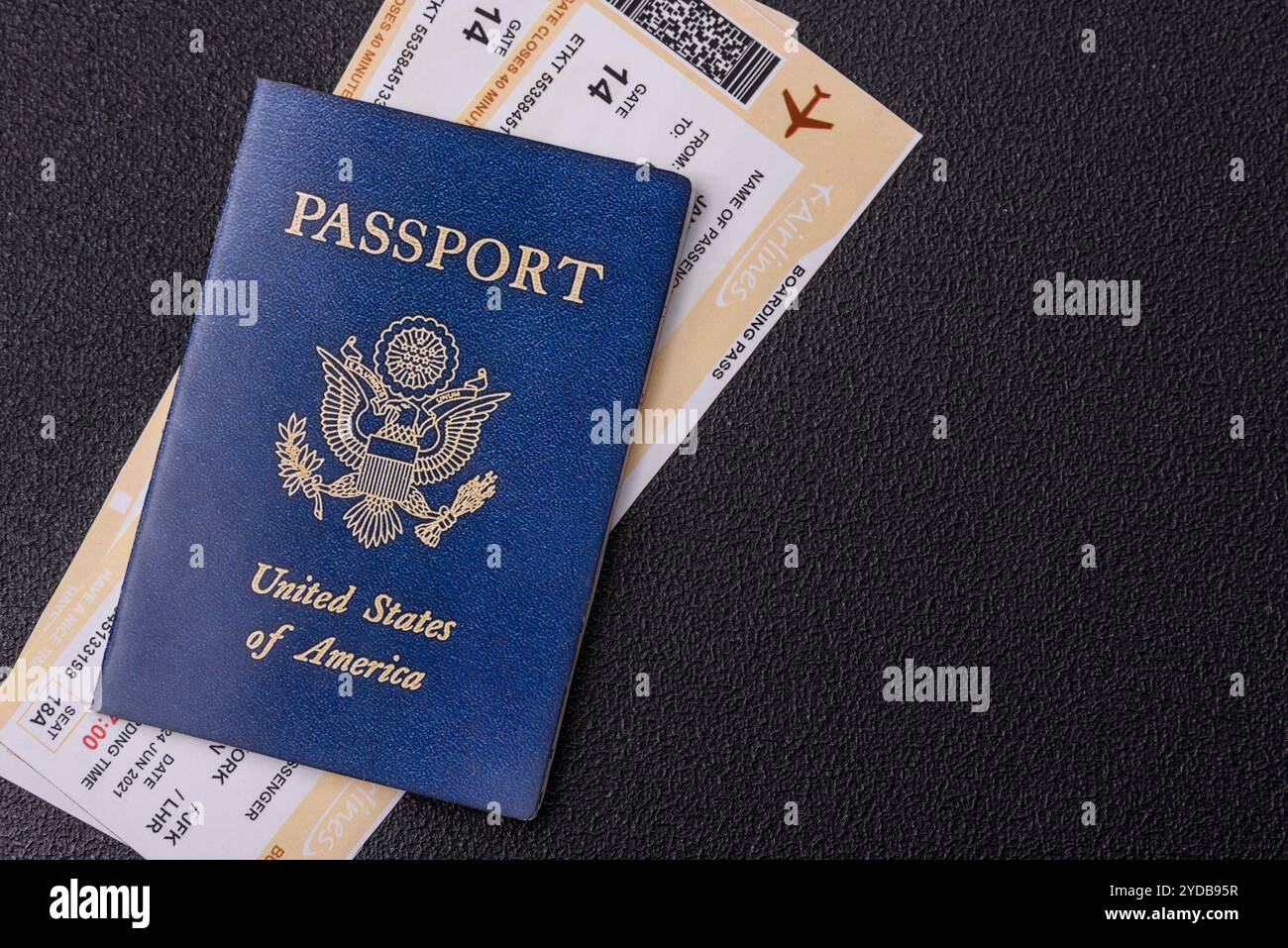 Passaporto degli Stati Uniti d'America, biglietti aerei e denaro Foto Stock