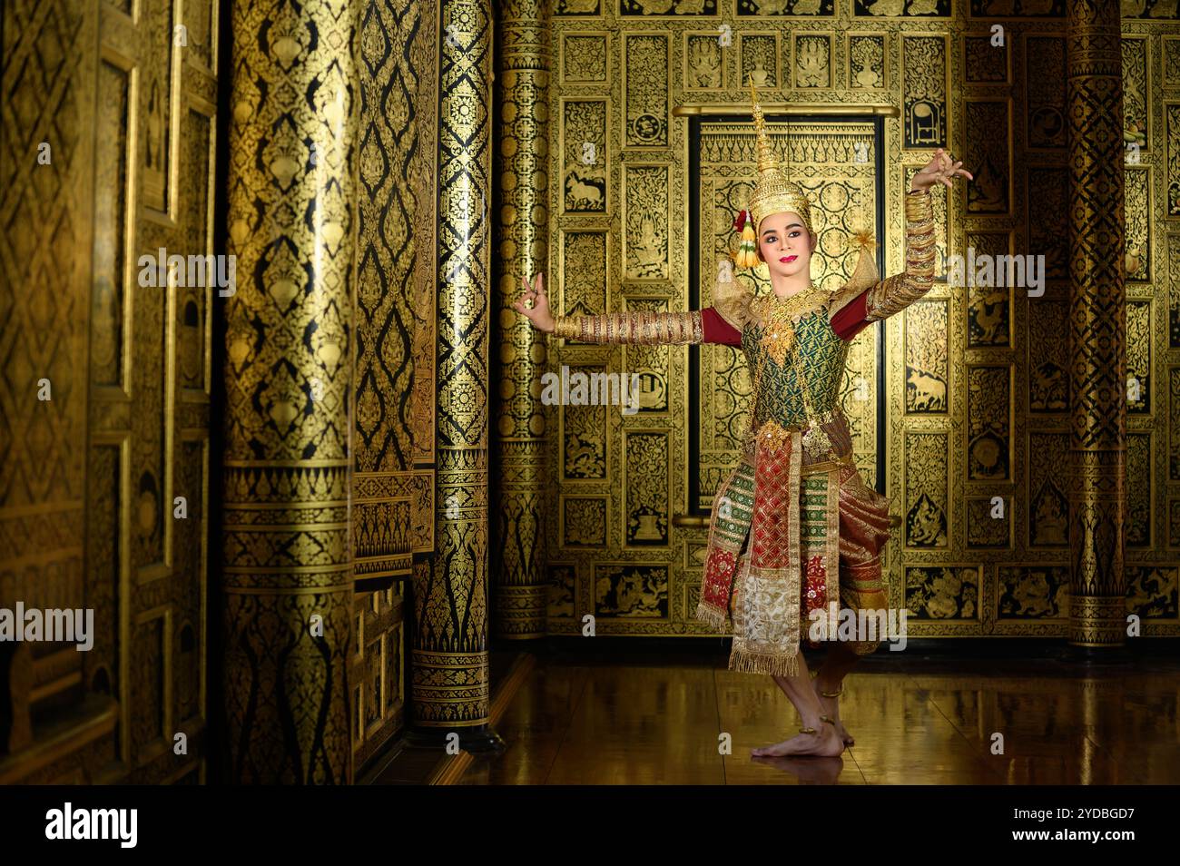 Khon, è una danza classica tailandese in maschera. Tranne che per questi personaggi che non indossavano maschere. Foto Stock