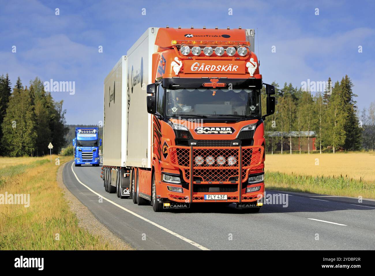 Trasportatore merci Scania S650 personalizzato da Gardskaers Akeri, Svezia, nel convoglio di camion per il Power Truck Show 2021. Urjala, Finlandia. 12 agosto Foto Stock