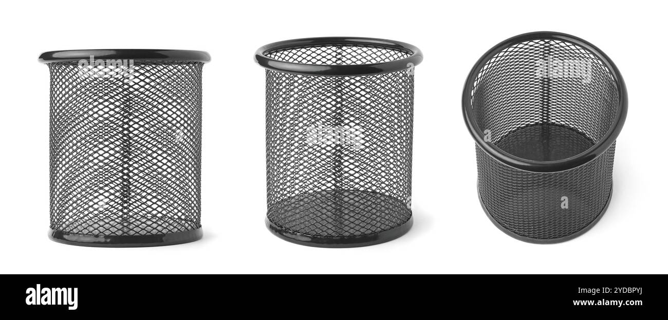 portamatite vuoti in rete metallica nera sfondo bianco isolato, robusto accessorio da scrivania minimalista in diverse angolazioni Foto Stock