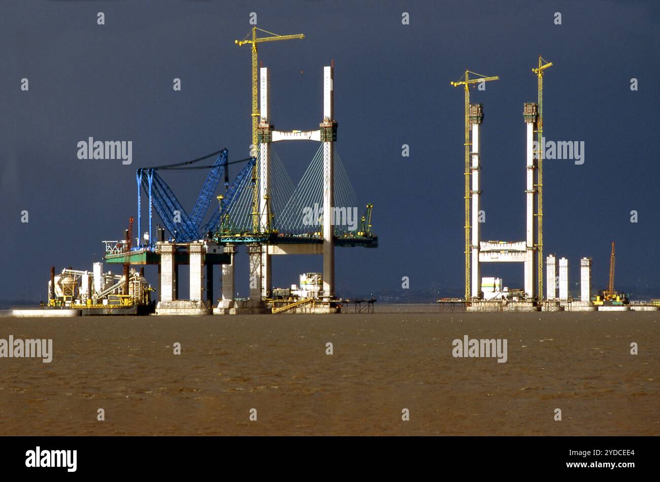 Il secondo cavo di Severn Crossing rimane torrette Foto Stock