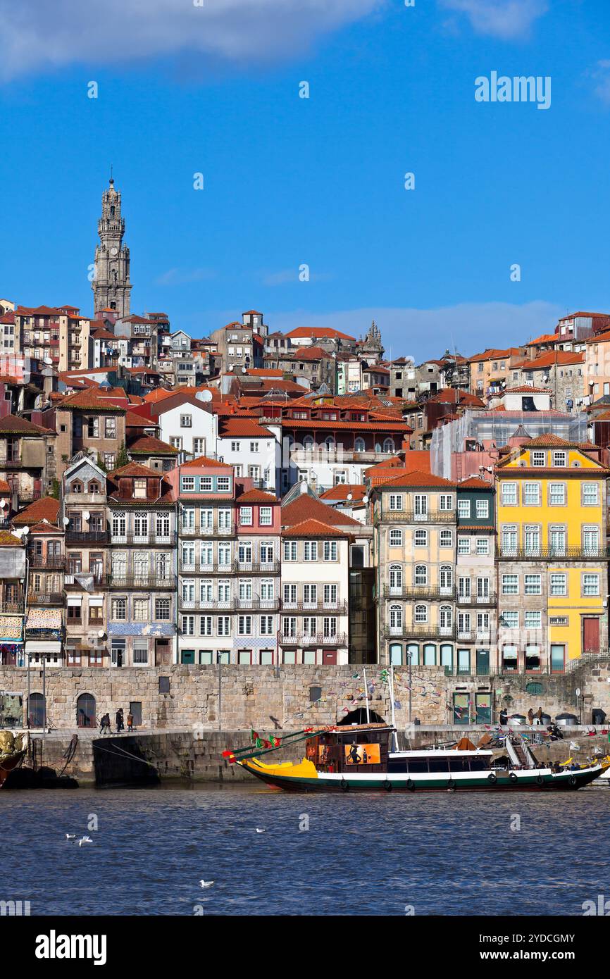 Panoramica della Città Vecchia di Porto, Portogallo Foto Stock