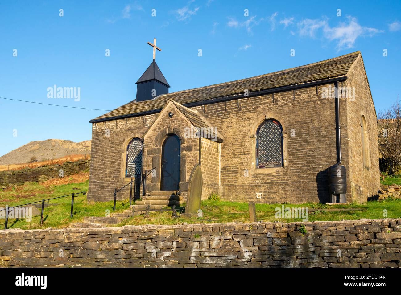 St James Chapel nella Longdendale Valley, North Derbyshire, Inghilterra. Una piccola chiesa in una remota posizione collinare. Foto Stock