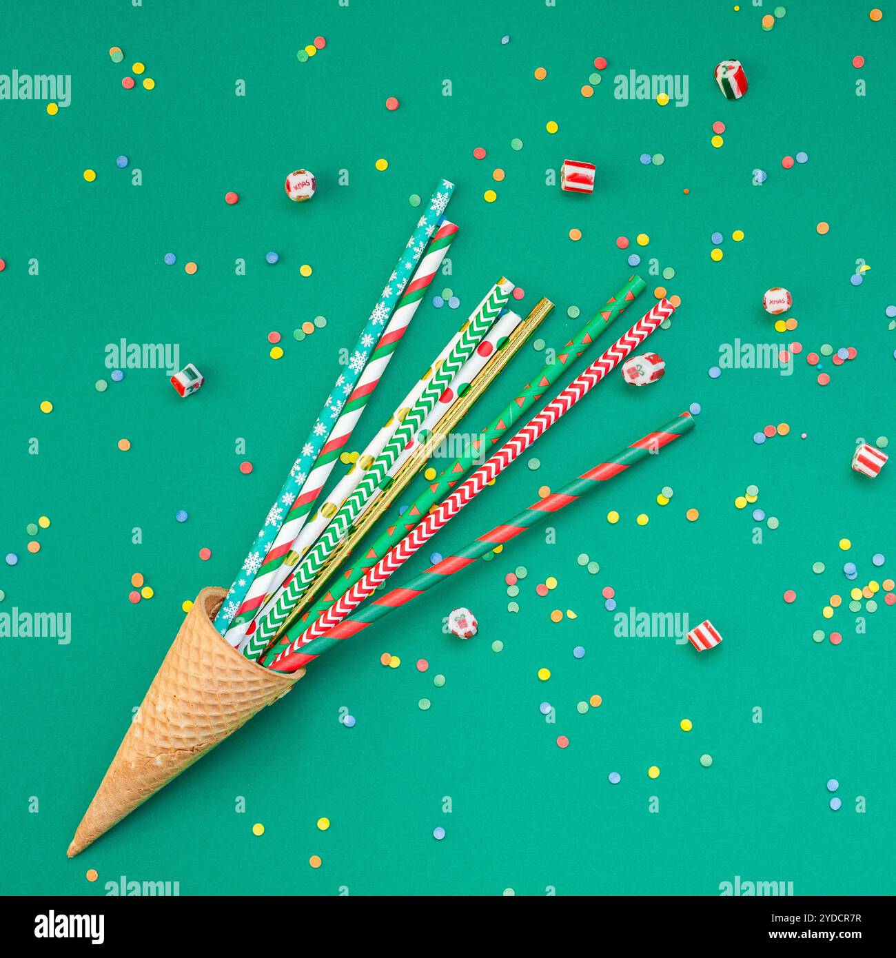 Cocktail party di Natale con cannucce al cono di waffle Foto Stock