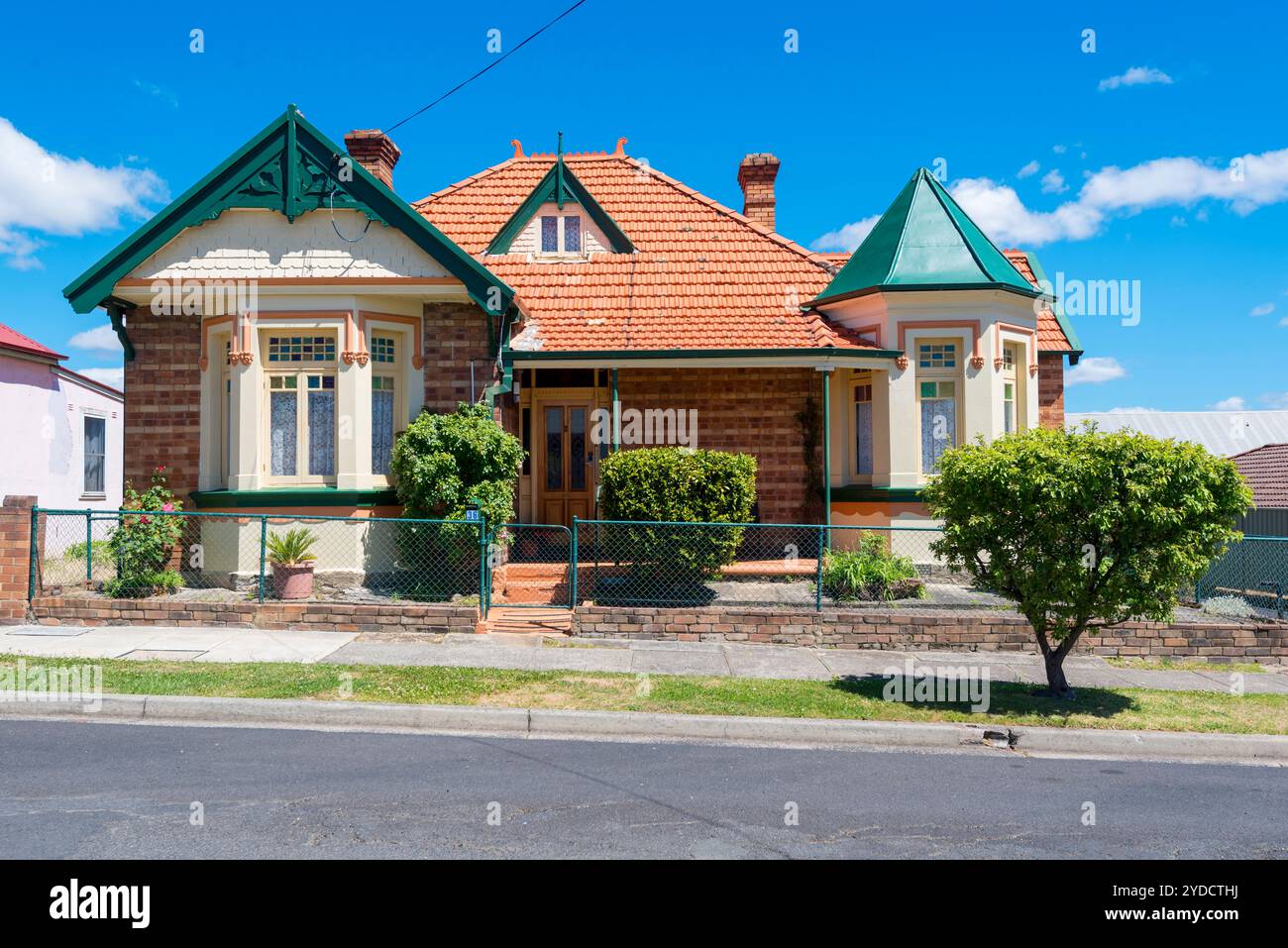 Una casa in stile Queen Anne come questa a Lithgow nel nuovo Galles del Sud, era lo stile residenziale più popolare in Australia tra il 1890 e il 1910 Foto Stock