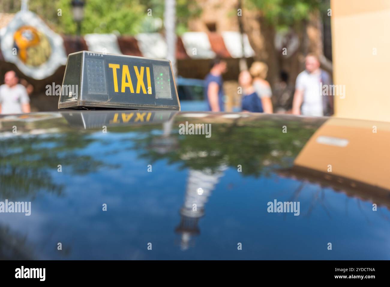 Dettagli taxi con riflessi dell'edificio Foto Stock