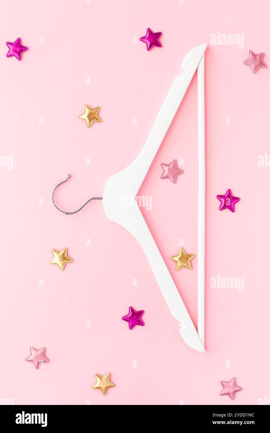 Grucce bianche su sfondo rosa pastello Foto Stock