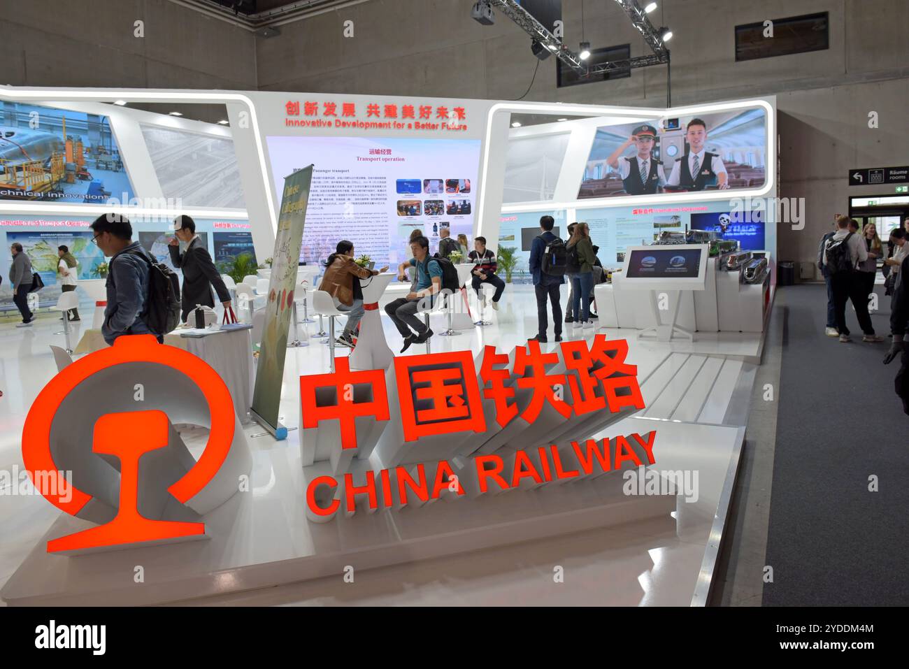 China Railway stand alla fiera mondiale dei trasporti pubblici Innotrans, Berlino, settembre 2024 Foto Stock