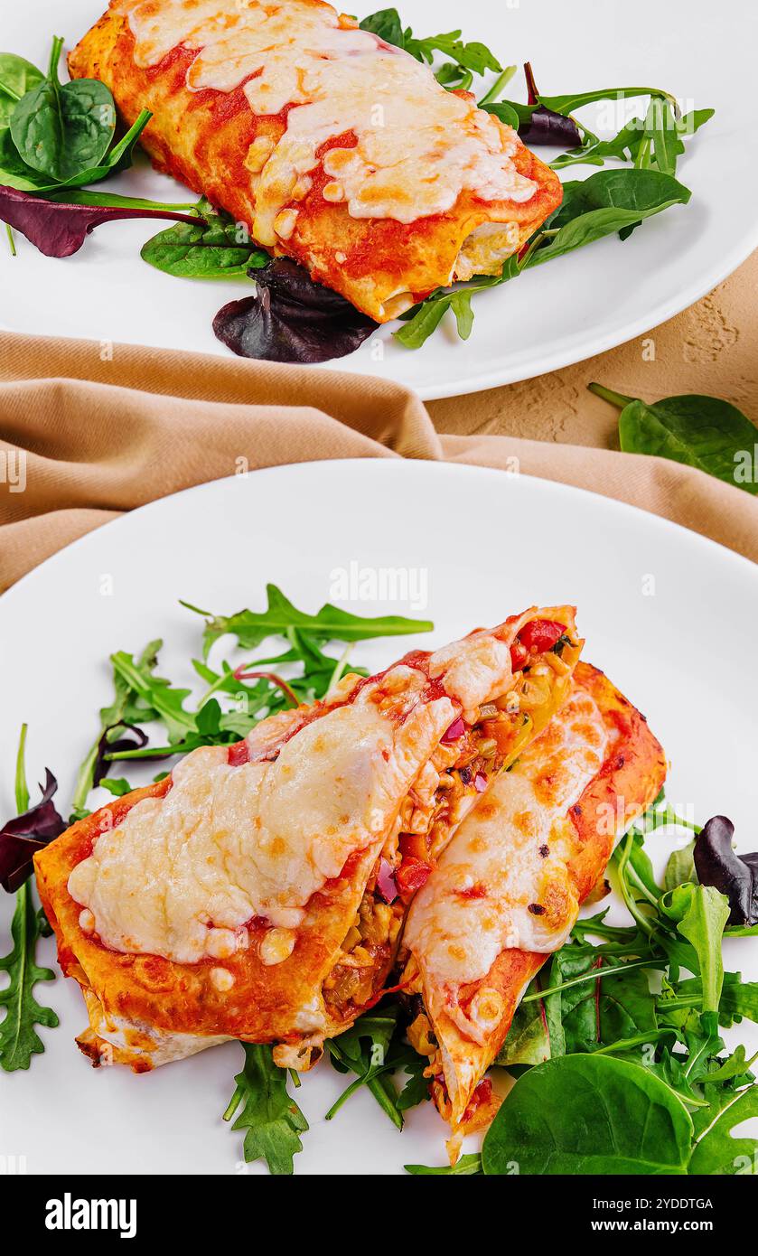 Quesadilla vegetariana con verdure e formaggio Foto Stock