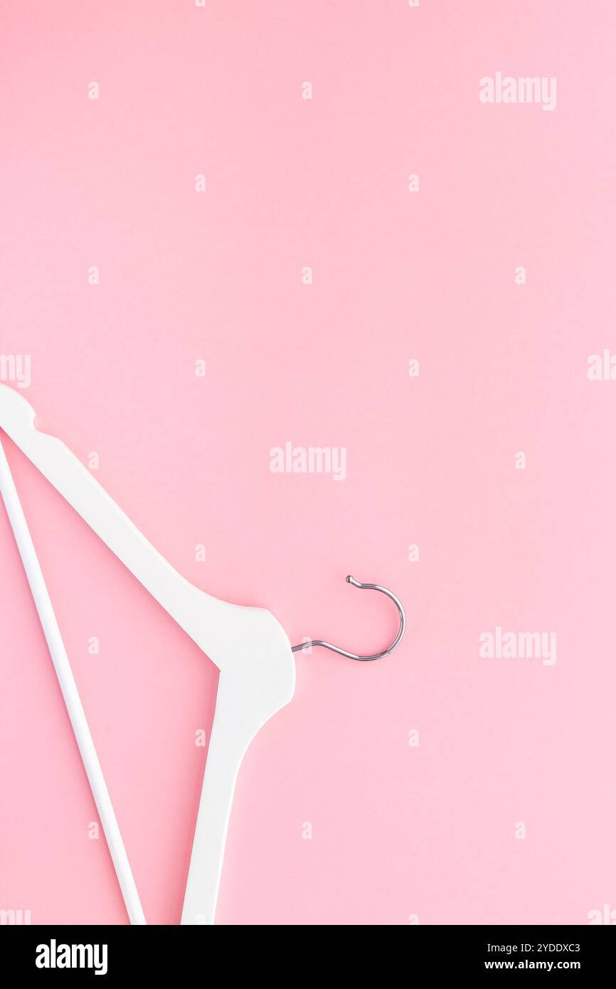 Grucce bianche su sfondo rosa pastello Foto Stock