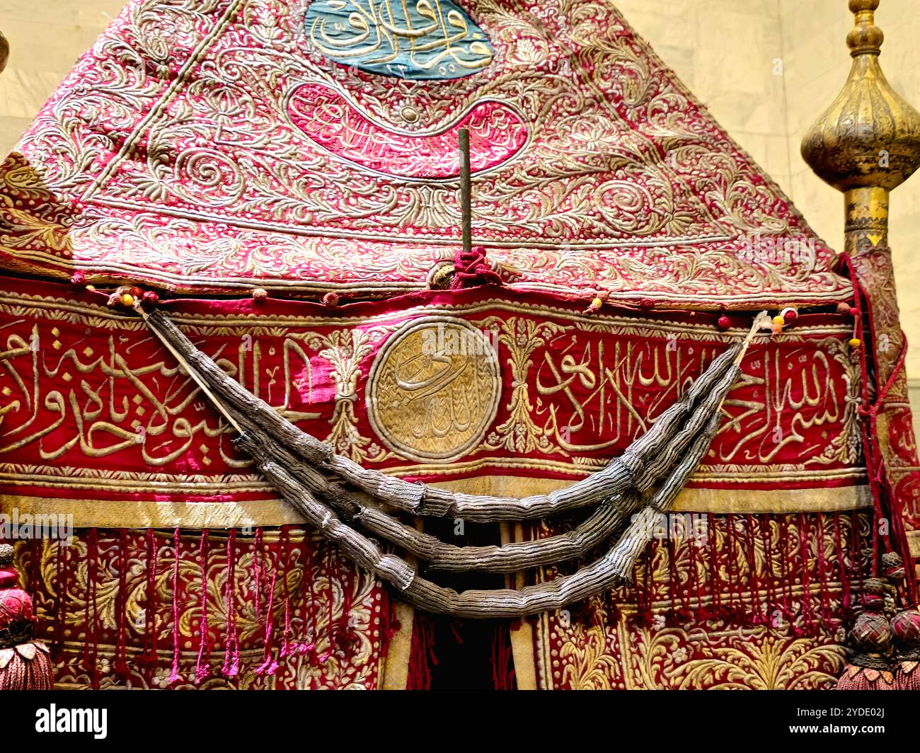 Cairo, Egitto, 6 ottobre 2024: Al-Mahmal la processione fatta quando la copertura Kiswa Kaaba è terminata, inviata alla Mecca in esso, il Museo Nazionale di Egy Foto Stock