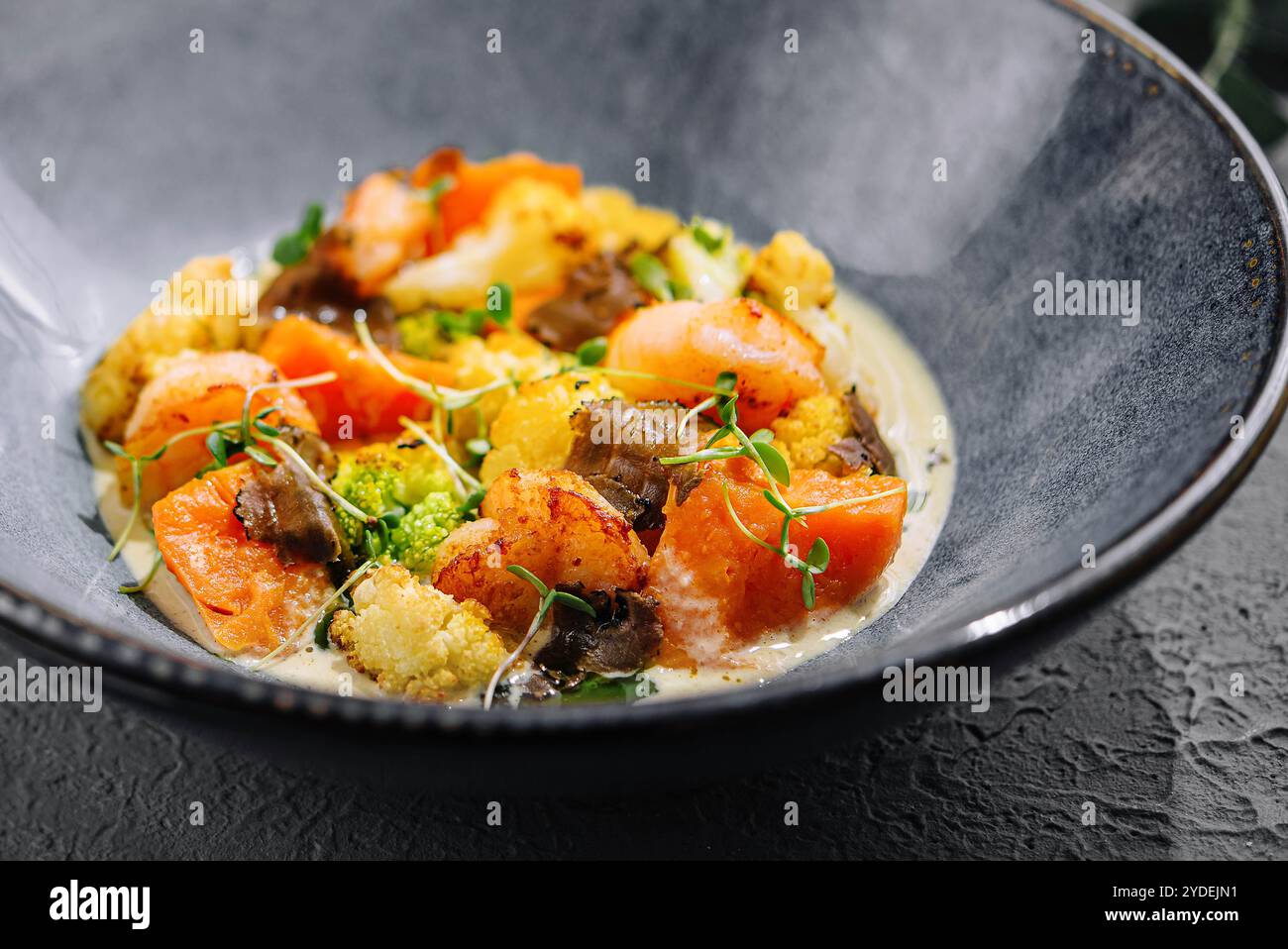 Patate dolci con gamberi e salsa al tartufo Foto Stock