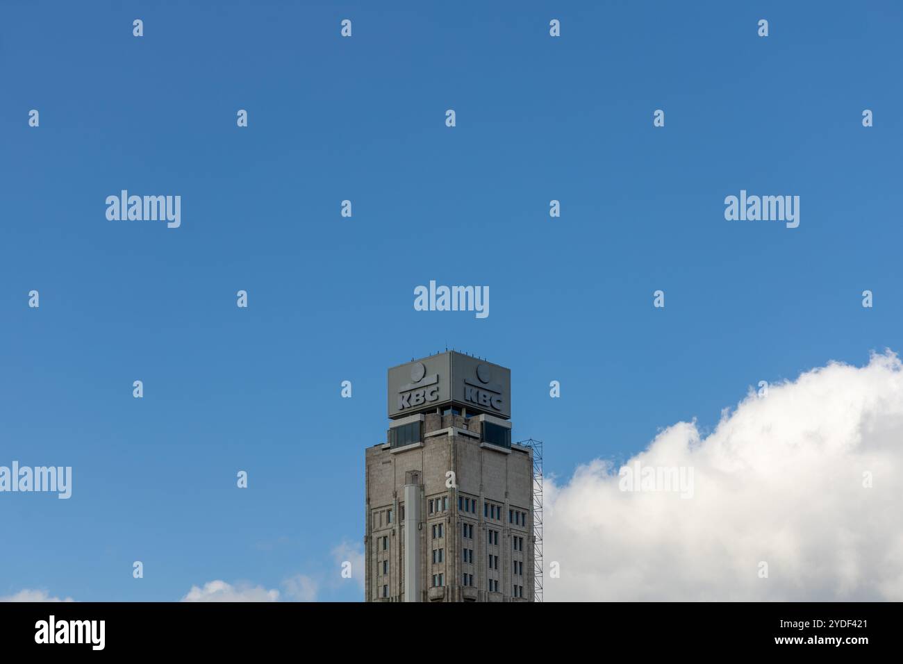 Anversa, Belgio. 15 aprile 2023. Il Boerentoren (anche KBC Tower) è un edificio monumentale in stile Art Deco nel centro di Anversa. Era il Foto Stock
