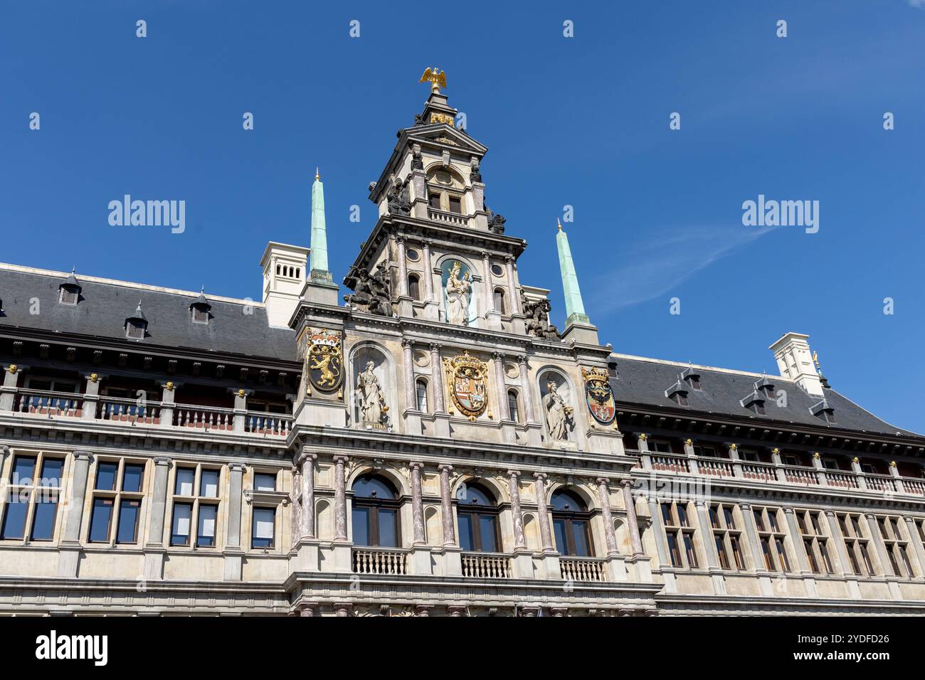 Anversa, Belgio. 15 aprile 2023. Il municipio di Anversa. Eretto tra il 1561 e il 1565, questo edificio rinascimentale incorpora sia fiammingo che Ital Foto Stock