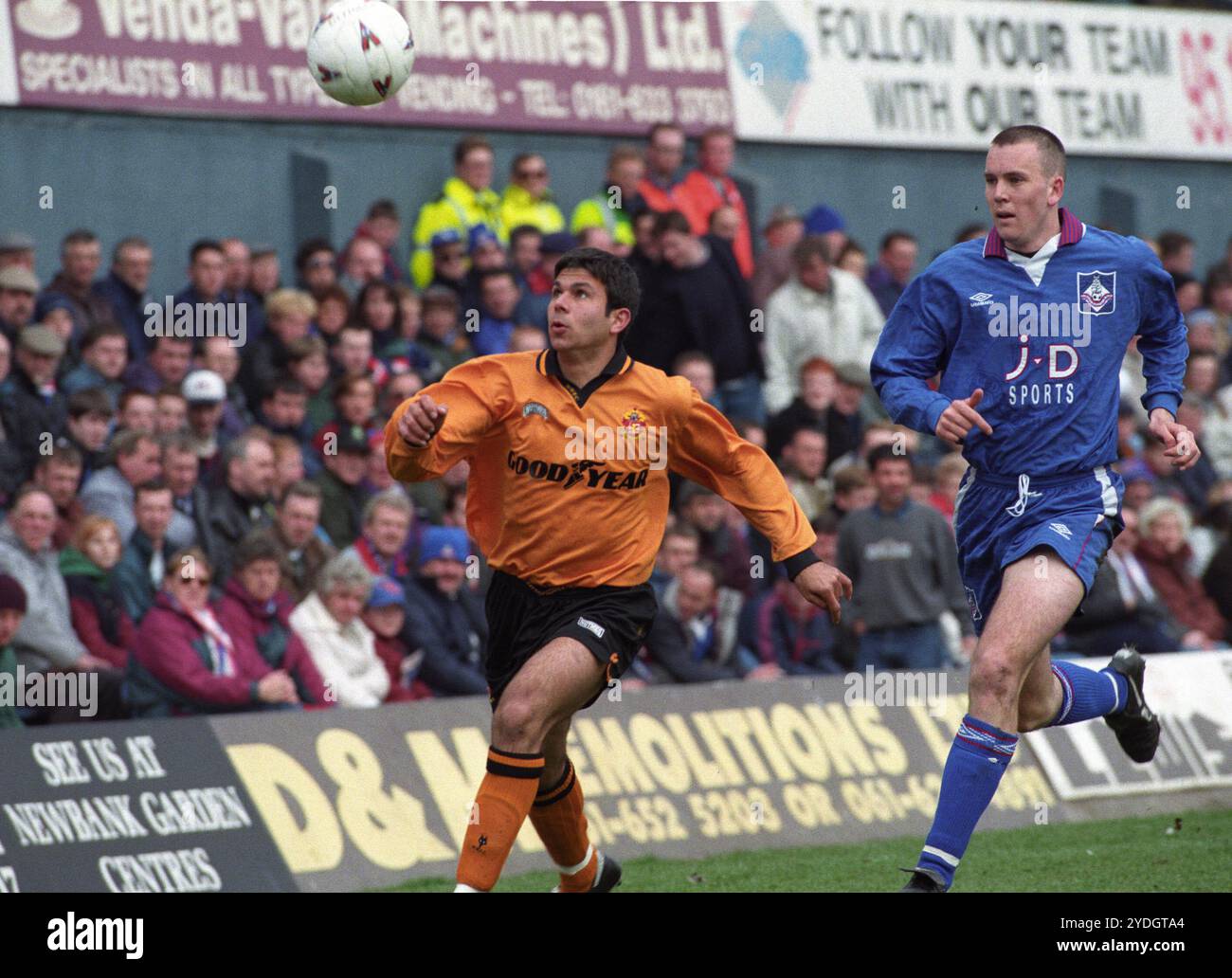 Oldham Athletic contro Wolverhampton Wanderers al Boundary Park 13/4/96 Steve Corica e Richard Graham Foto Stock