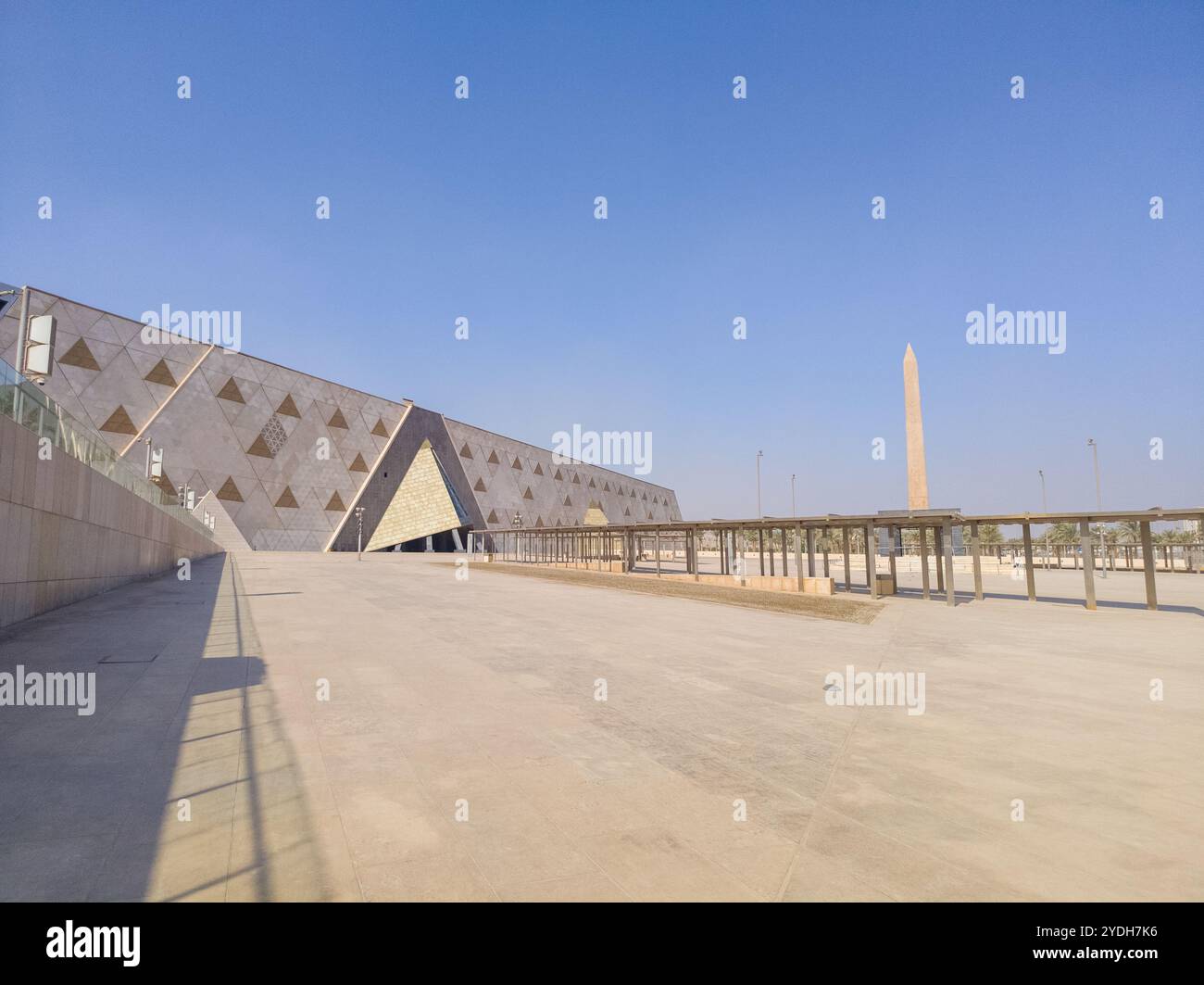 19.10.24 Giza, Egitto: La più grande mostra archeologica al GEM Grand Egyptian Museum di Giza in Egitto. Foto Stock