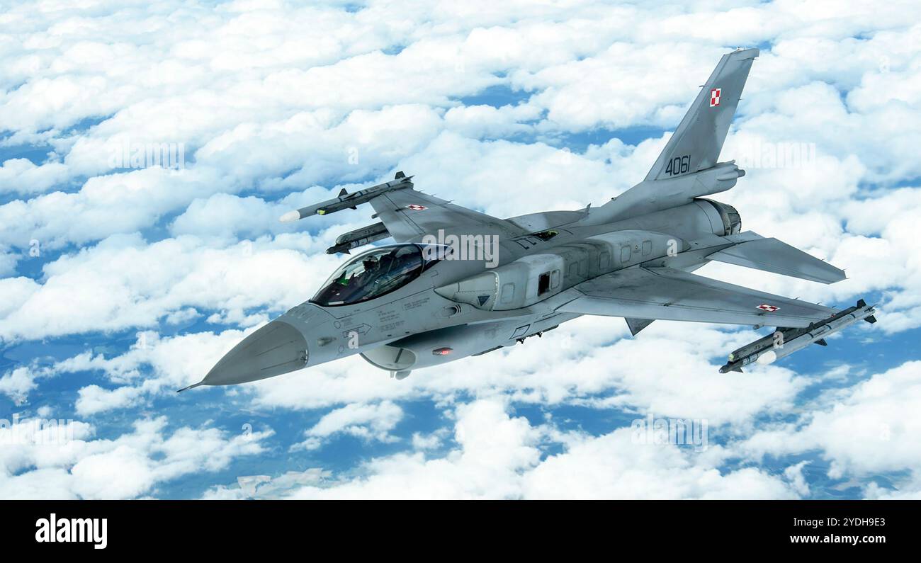 F-16 DELLA FORZA AEREA POLACCA che combatte Falcon sulla Lettonia nel giugno 2017. Foto: US Air Force Foto Stock