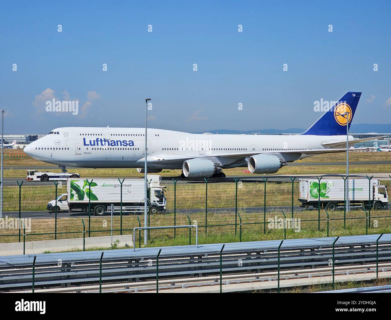 Francoforte, Assia, Germania - 13 agosto 2024: Lufthansa Boeing 747-830 Niedersachsen Livery D-ABYN fra Frankfurt Airport Foto Stock