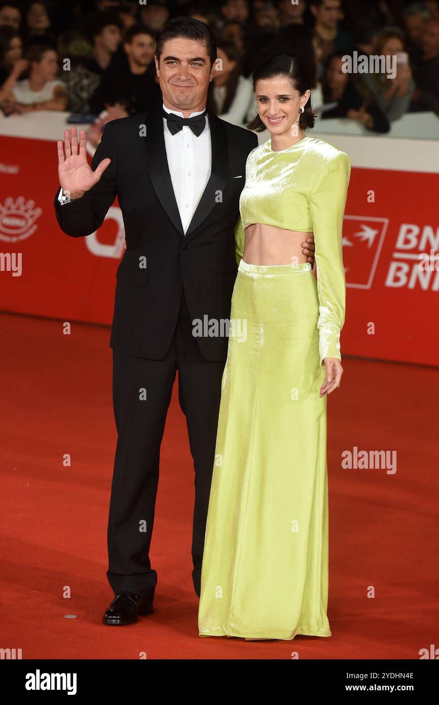 Roma, Lazio. 26 ottobre 2024. Riccardo Scamarcio, Benedetta Porcaroli partecipa al ModiC tre giorni sul Red carpet Wing of Madness durante il 19° Festival del Cinema di Roma all'Auditorium Parco della musica il 26 ottobre 2024 a Roma, Italia Credit: massimo insabato/Alamy Live News Foto Stock