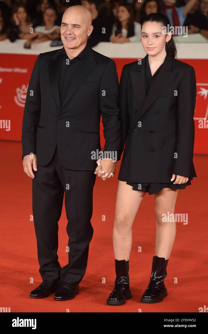 Roma, Lazio. 26 ottobre 2024. Luca Zingaretti, Emma Zingaretti partecipa al ModiC Three Days on the Wing of Madness Red carpet durante il 19° Festival del Cinema di Roma all'Auditorium Parco della musica il 26 ottobre 2024 a Roma, Italia Credit: massimo insabato/Alamy Live News Foto Stock