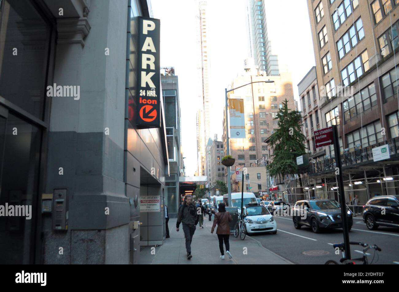 Un garage Icon Parking si trova a Manhattan, New York City. Foto Stock