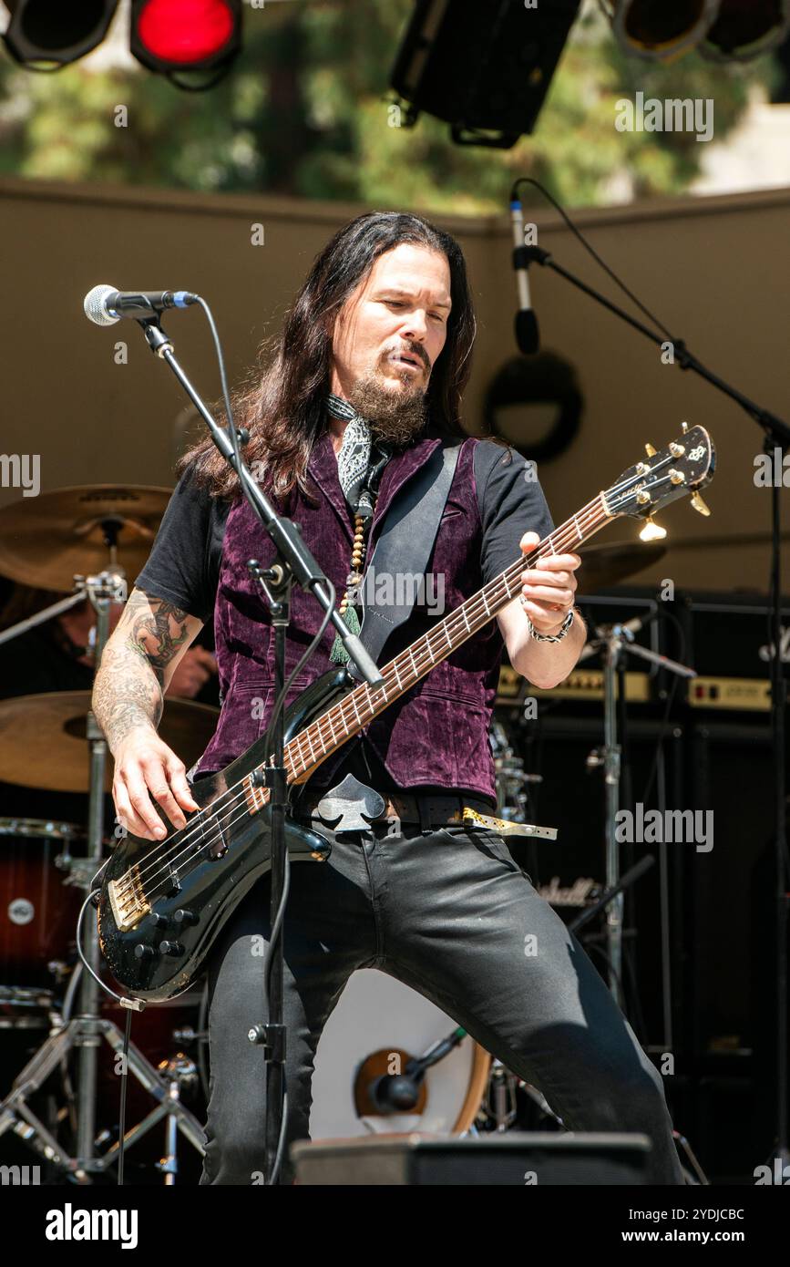 Sean McNabb sul palco del concerto di beneficenza Rock for Ronnie / Stand Up and Shout a Los Angeles, California. Foto Stock