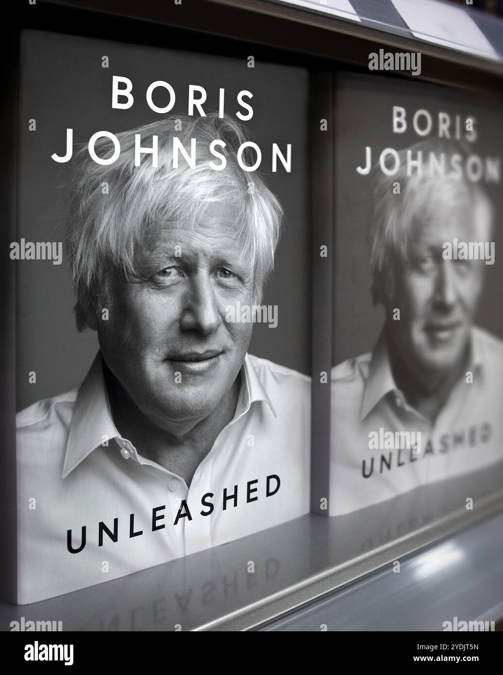 Boris Johnson Unleashed - il libro cartaceo più venduto dall'ex primo ministro britannico, ministro degli Esteri, sindaco di Londra, autore e giornalista. Foto Stock