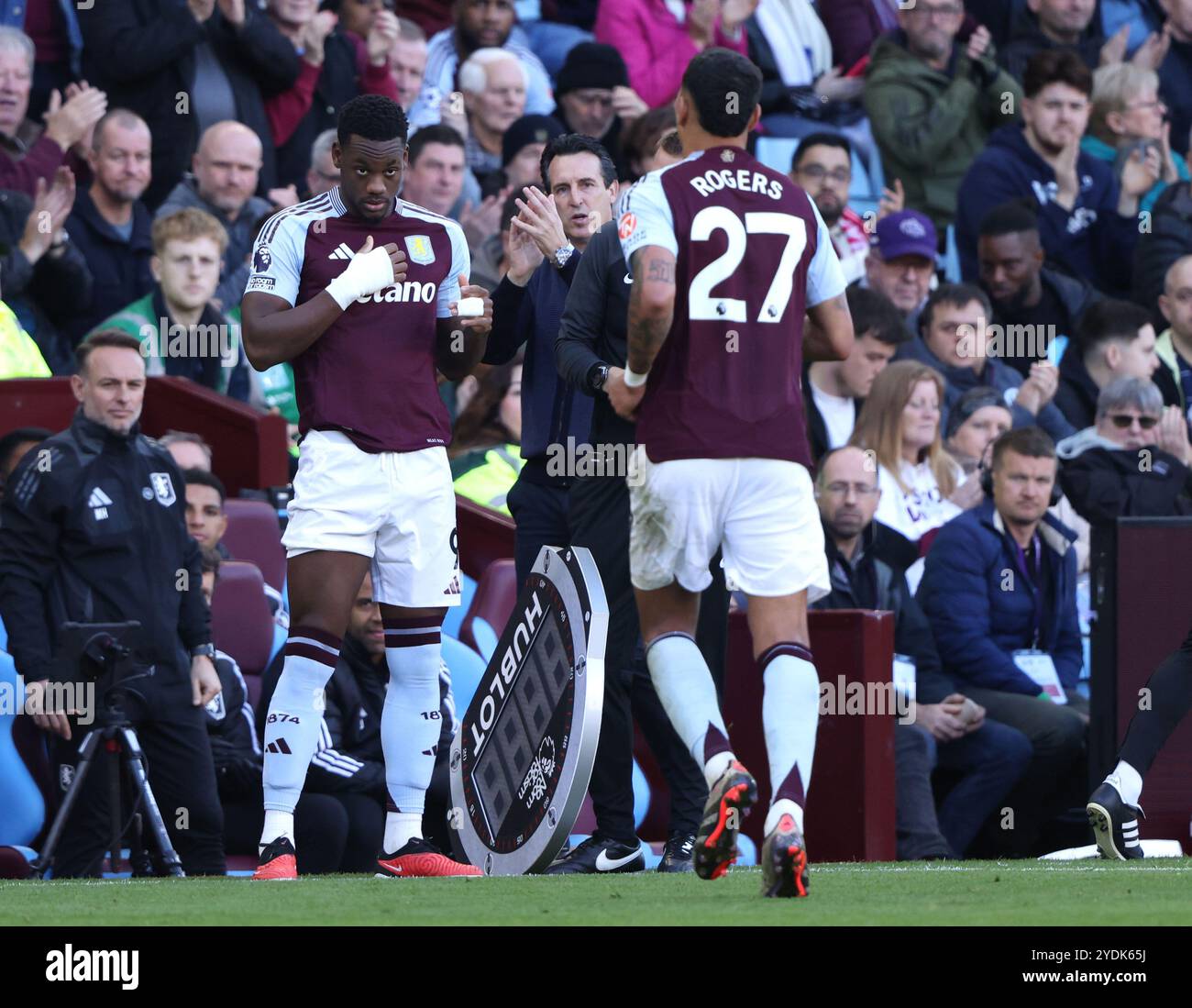 Birmingham, Regno Unito. 26 ottobre 2024. Jhon Duran (AV) sostituisce Morgan Rogers (AV) all'Aston Villa vs AFC Bournemouth EPL Match, a Villa Park, Birmingham, Regno Unito, il 26 ottobre 2024. Crediti: Paul Marriott/Alamy Live News Foto Stock