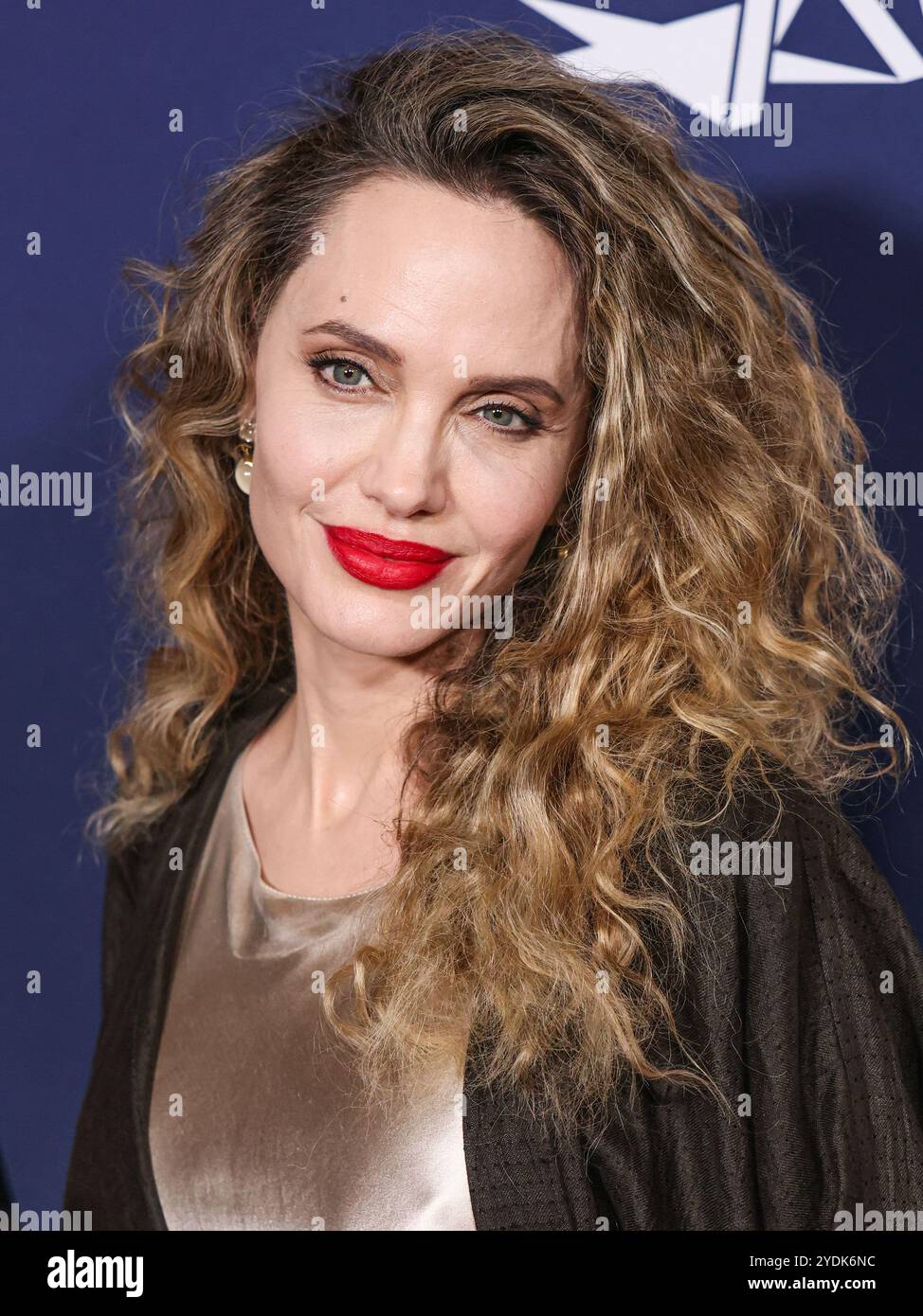 HOLLYWOOD, LOS ANGELES, CALIFORNIA, USA - OTTOBRE 26: Angelina Jolie arriva all'AFI Fest 2024 - proiezione in anteprima di "Maria" di Netflix tenutasi al TCL Chinese Theatre IMAX il 26 ottobre 2024 a Hollywood, Los Angeles, California, Stati Uniti. (Foto di Xavier Collin/Image Press Agency) Foto Stock
