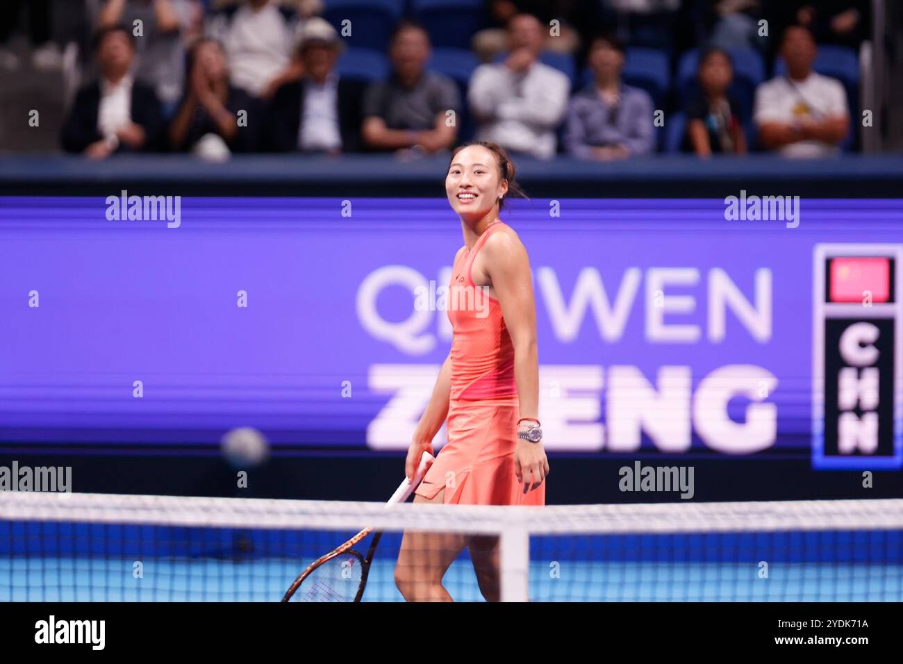 Tokyo, Giappone. 27 ottobre 2024. Qinwen ZHENG (CHN) vince il Singles Final Match contro Sofia KENIN (USA) durante il Toray Pan Pacific Open Tennis Tournament 2024 all'Ariake Coliseum. Zheng ha vinto 7-6(5), 6-3. (Credit Image: © Rodrigo Reyes Marin/ZUMA Press Wire) SOLO PER USO EDITORIALE! Non per USO commerciale! Foto Stock