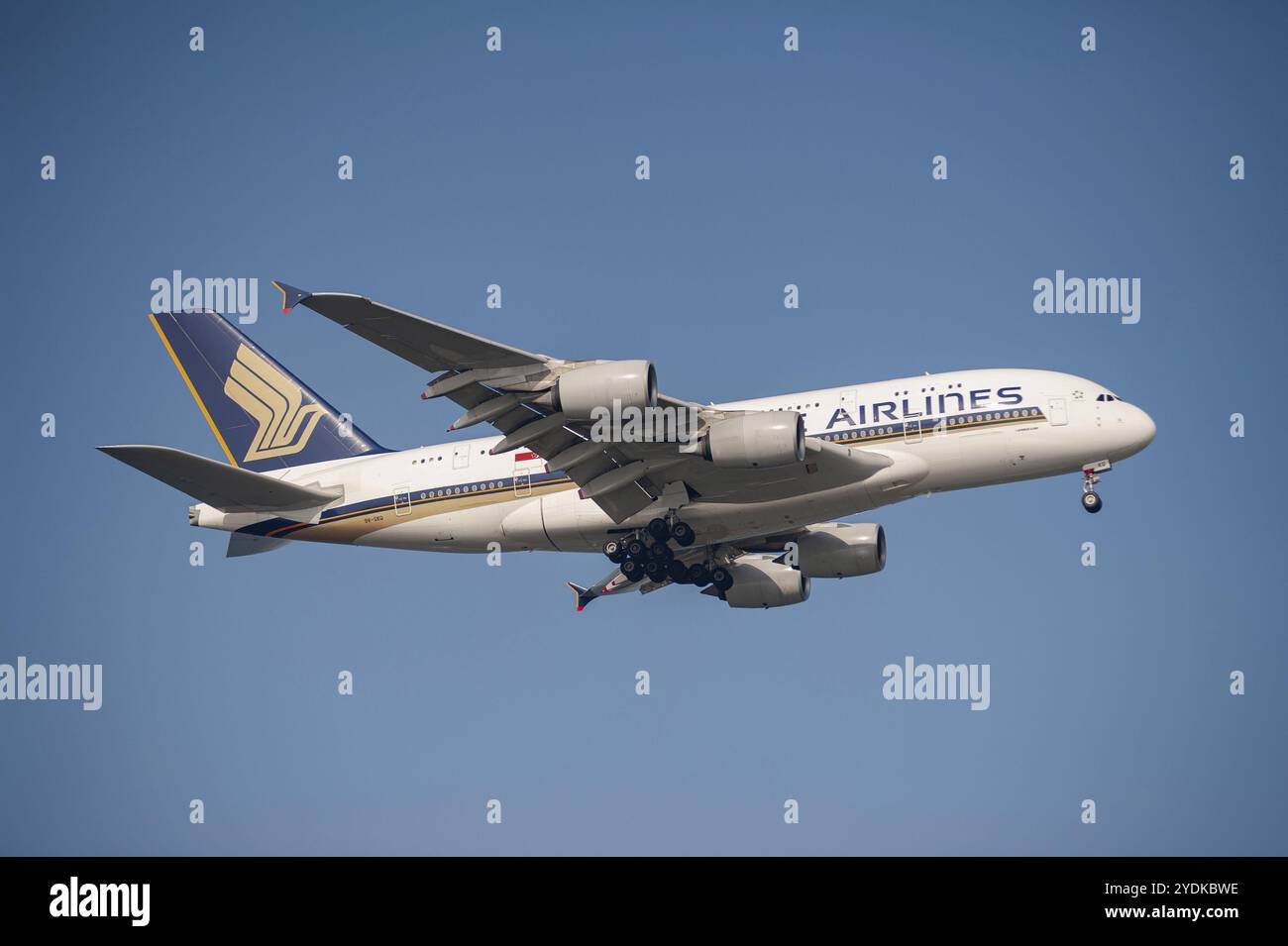 26.07.2023, Singapore, Repubblica di Singapore, Asia, Un aeromobile passeggeri Airbus A380-800 di Singapore Airlines, immatricolazione 9V-SKQ, in avvicinamento a Chang Foto Stock