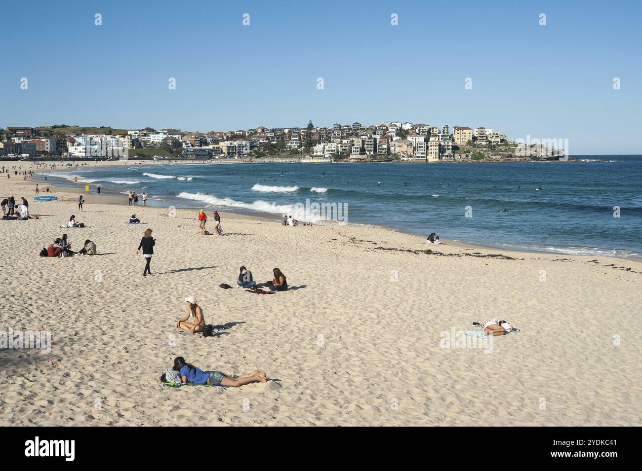 21.09.2018, Sydney, nuovo Galles del Sud, Australia, persone che si rilassano sulla famosa spiaggia cittadina di Sydney Bondi Beach, Oceania Foto Stock