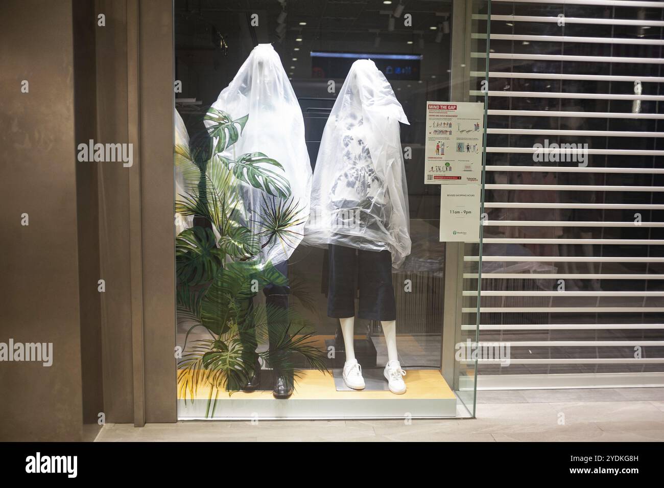 09.04.2020, Singapore, Repubblica di Singapore, Asia, sono state introdotte ulteriori misure nella vita pubblica per limitare ulteriormente la diffusione del coronav Foto Stock